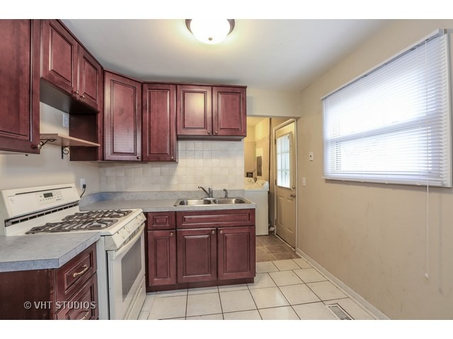 536 Spruce Road Bolingbrook, IL 60440 - Photo 3 of 11