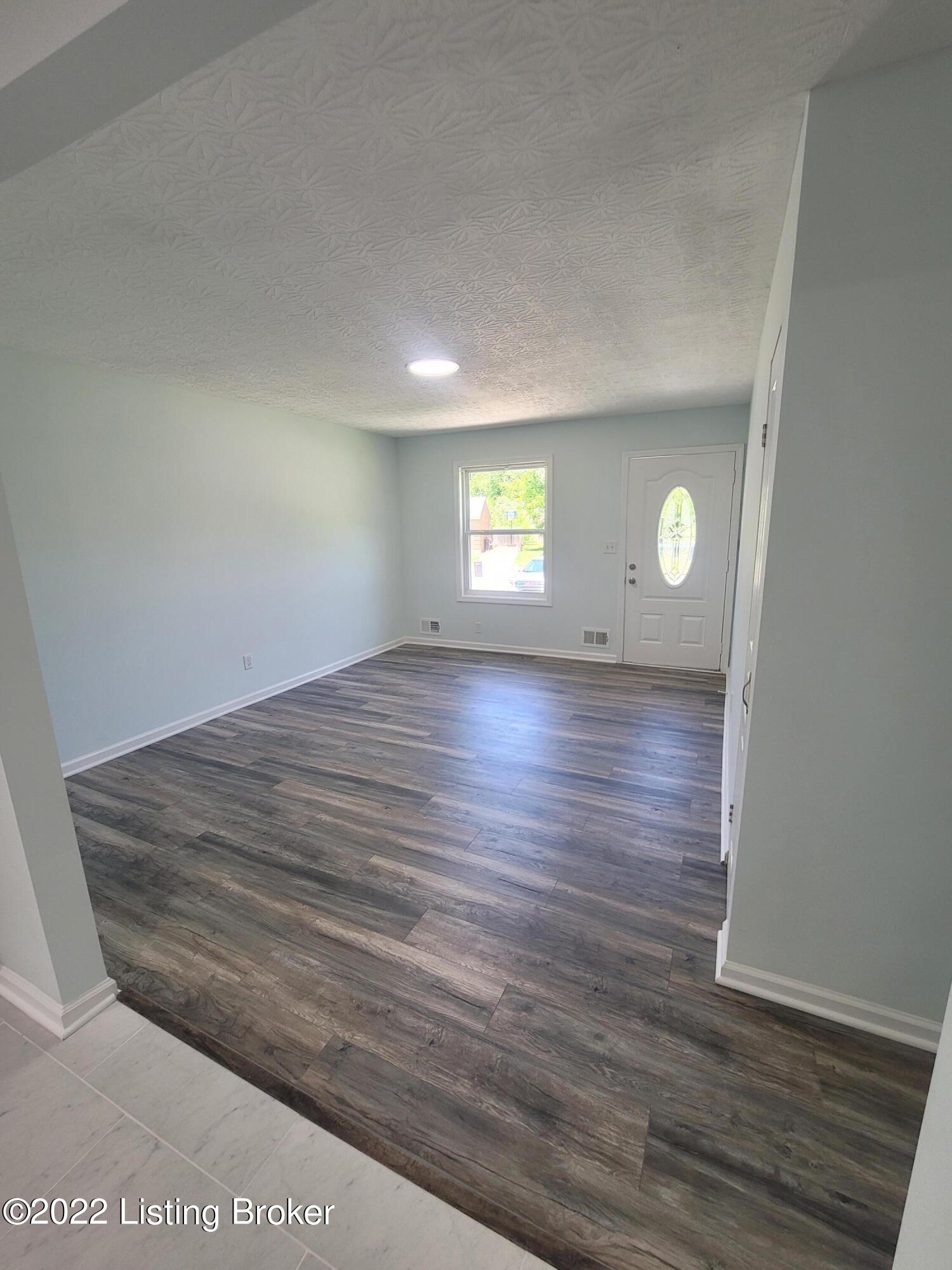 4618 Frel Road Louisville, KY 40272 - Photo 4 of 13 20220517_133016