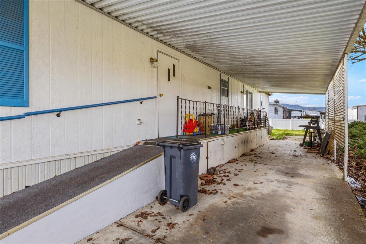 301 Freeman Road, Unit 92 Central Point, OR 97502 - Photo 3 of 16 a open kitchen with stainless steel appliances granite countertop a sink stove and refrigerator