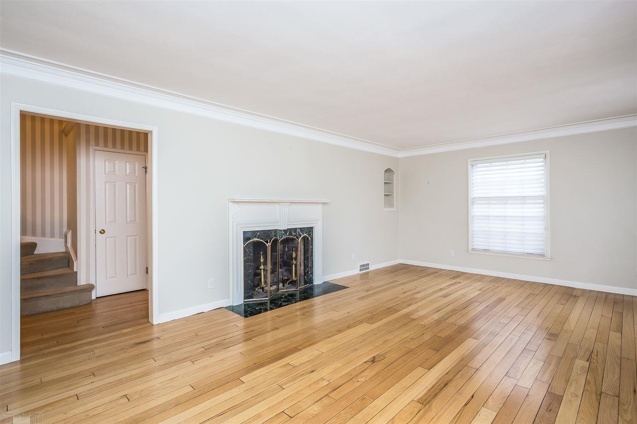 1630 Oxford Road Grosse Pointe, MI 48236 - Photo 9 of 50 Living Room