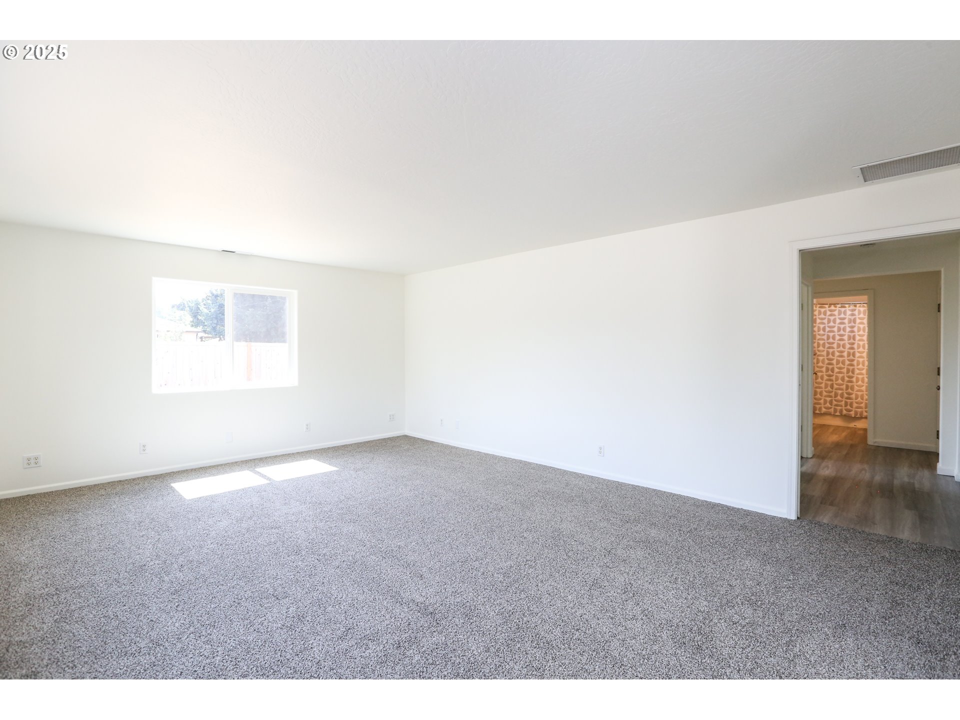 2106 Devos Street Eugene, OR 97402 - Photo 13 of 27 Gallery Image 13