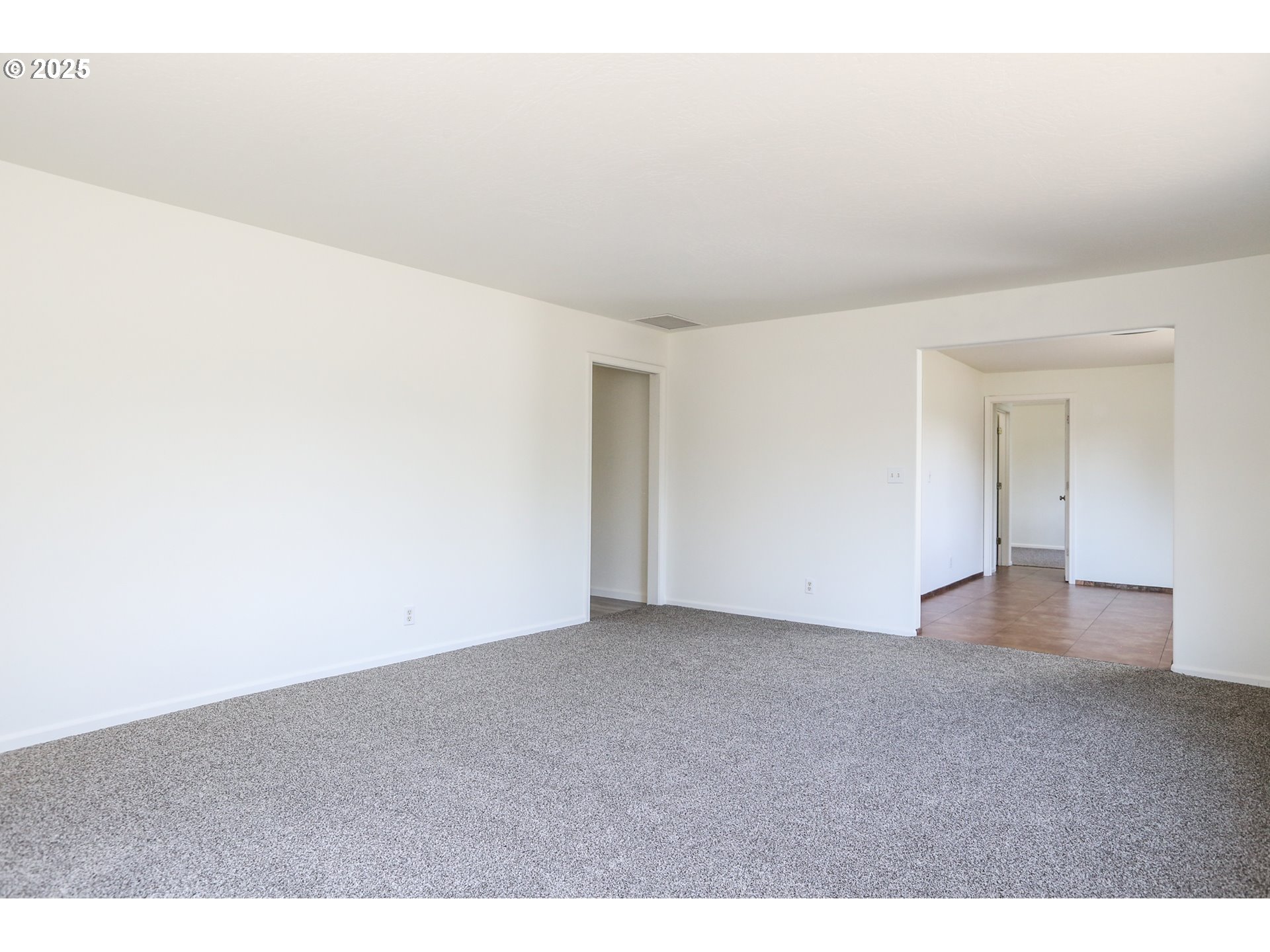 2106 Devos Street Eugene, OR 97402 - Photo 14 of 27 Gallery Image 14