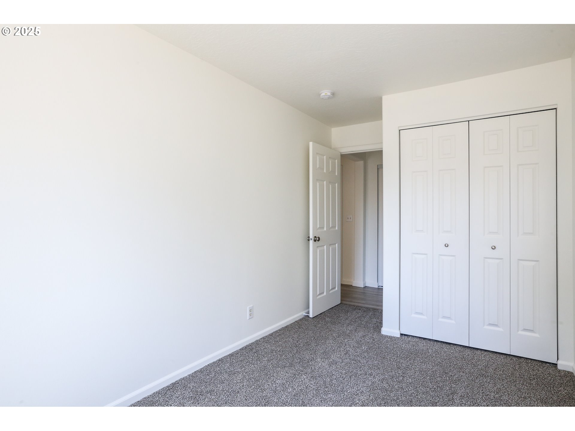 2106 Devos Street Eugene, OR 97402 - Photo 15 of 27 Gallery Image 15