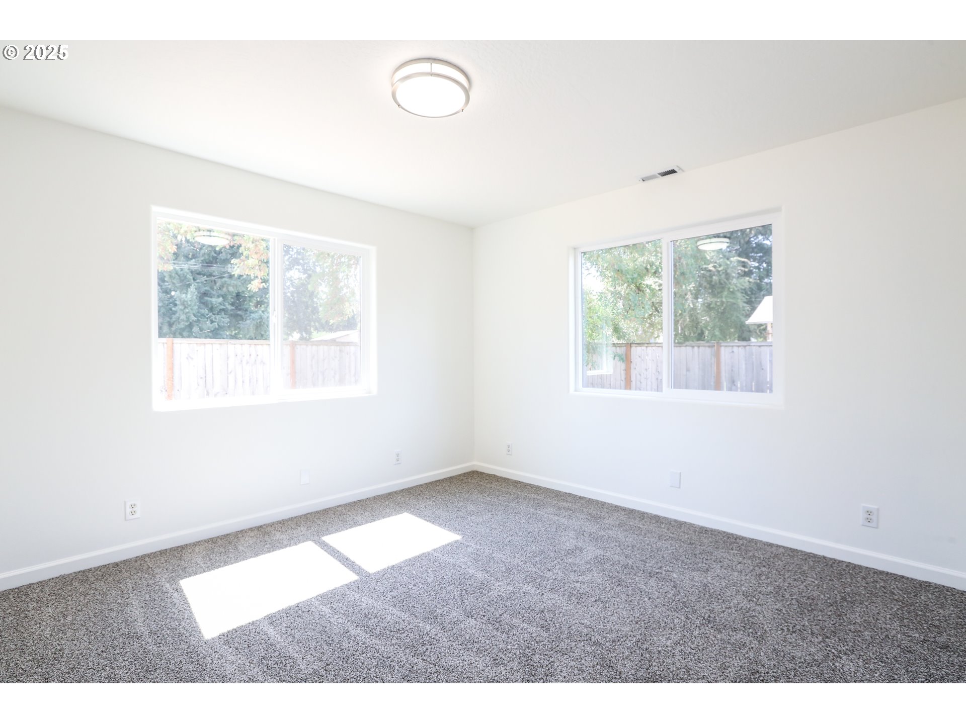 2106 Devos Street Eugene, OR 97402 - Photo 17 of 27 Gallery Image 17