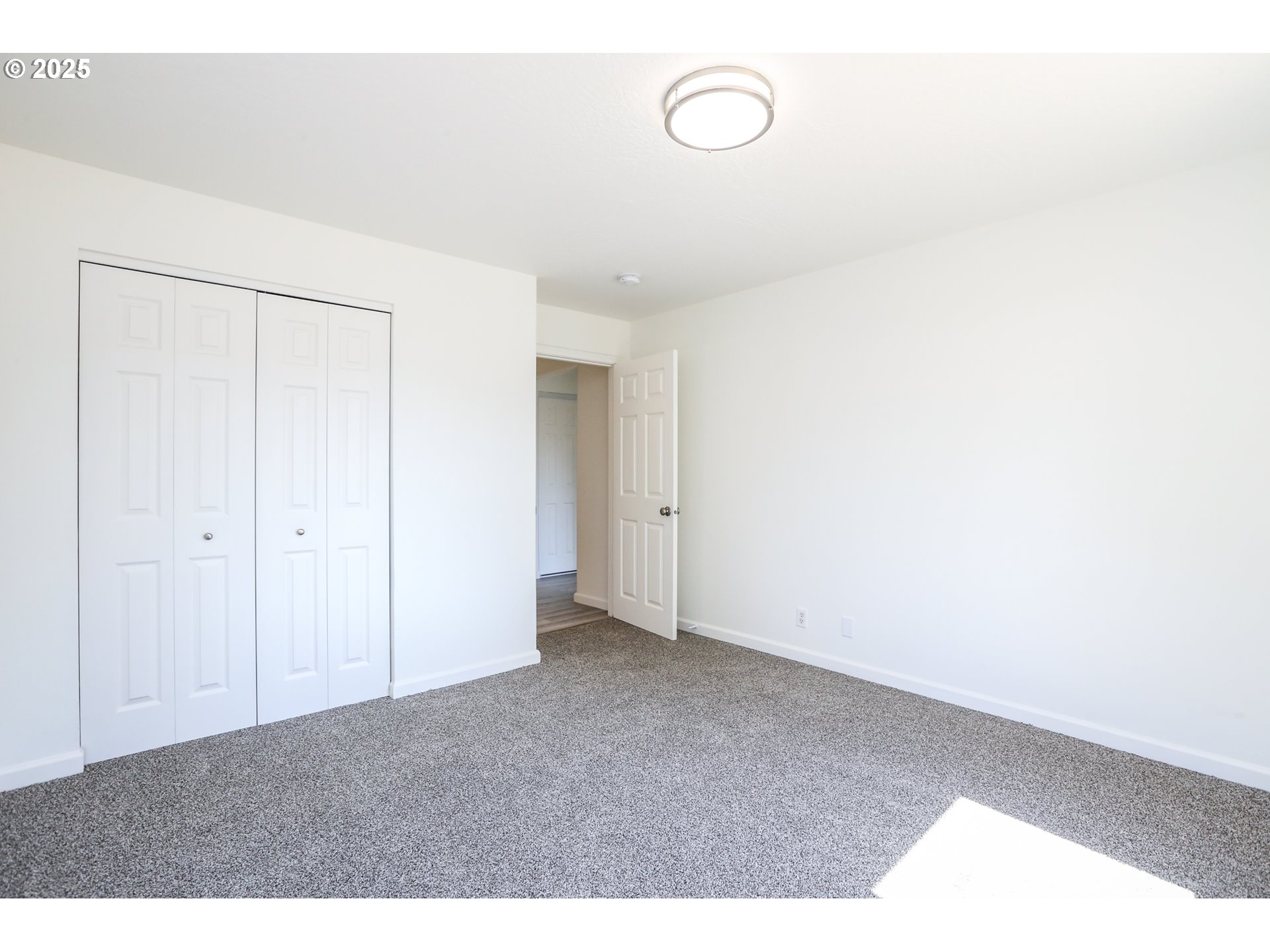 2106 Devos Street Eugene, OR 97402 - Photo 18 of 27 Gallery Image 18