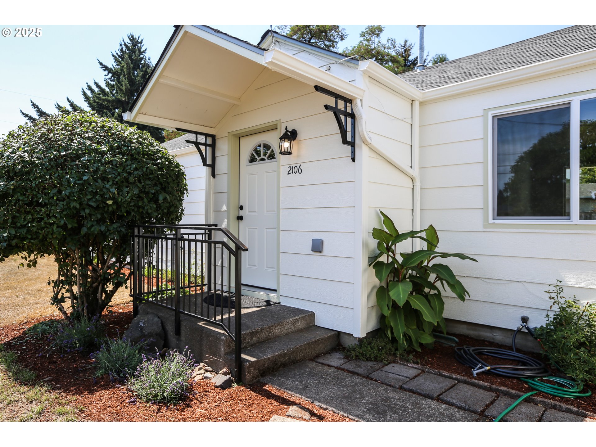 2106 Devos Street Eugene, OR 97402 - Photo 2 of 27 Gallery Image 2