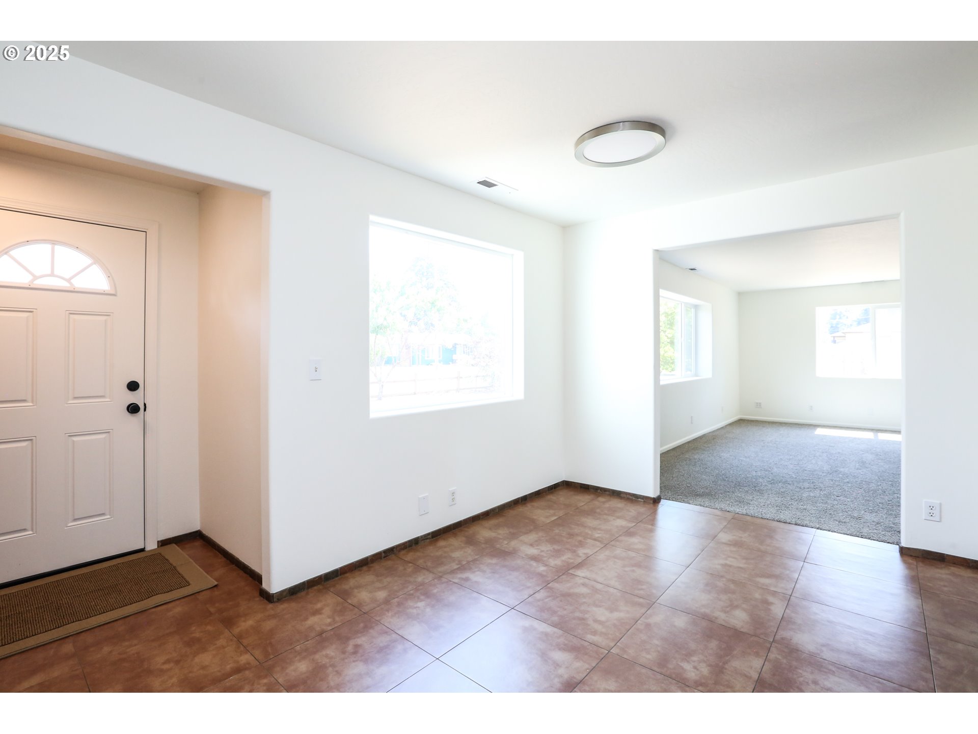 2106 Devos Street Eugene, OR 97402 - Photo 6 of 27 Gallery Image 6