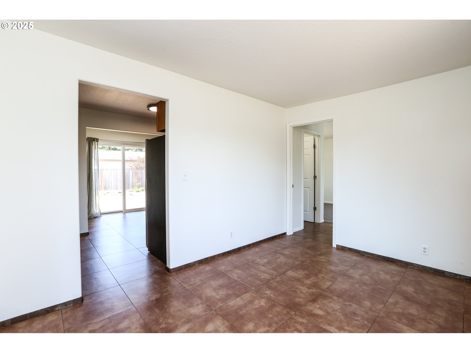 2106 Devos Street Eugene, OR 97402 - Photo 9 of 27 Gallery Image 9