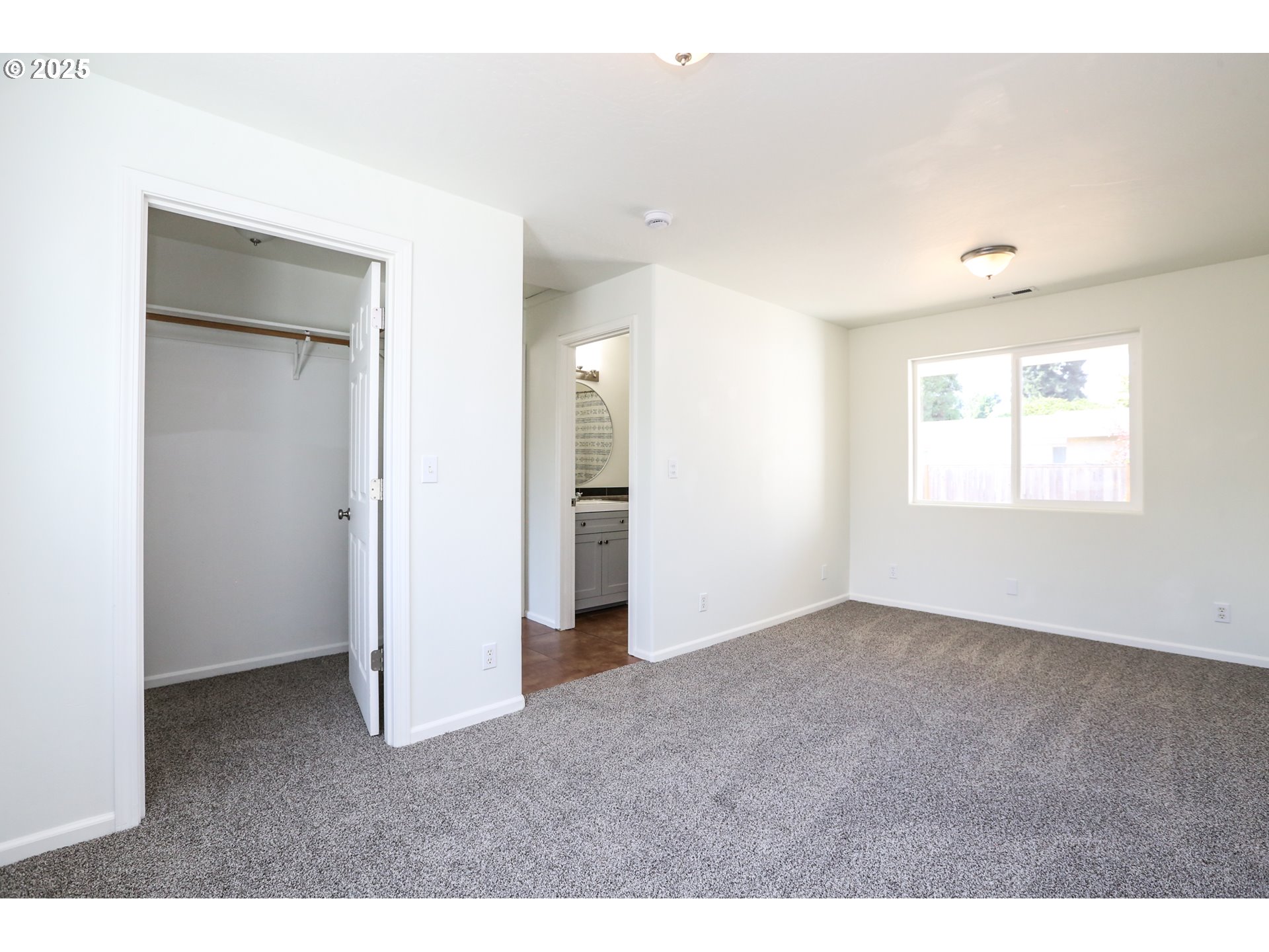 2106 Devos Street Eugene, OR 97402 - Photo 10 of 27 Gallery Image 10