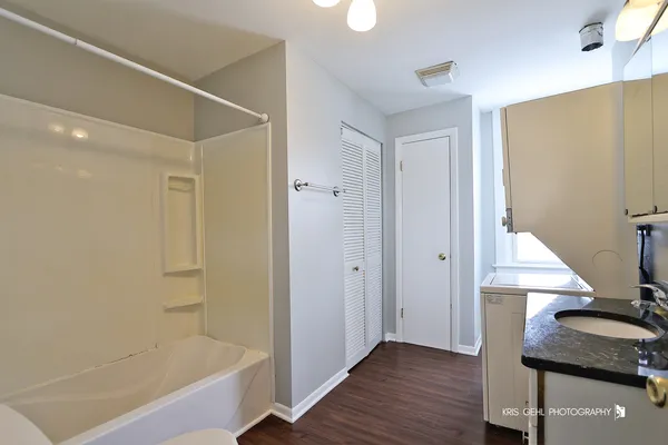 $1,850 | 307 North Avenue, Unit 2, Antioch, IL 60002