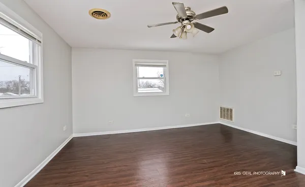 $1,850 | 307 North Avenue, Unit 2, Antioch, IL 60002