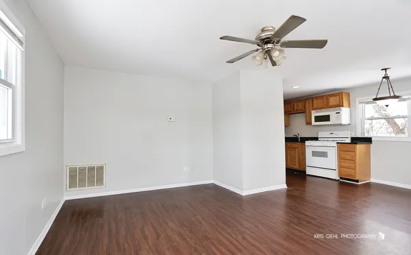 $1,850 | 307 North Avenue, Unit 2, Antioch, IL 60002