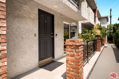 $1,149,000 | 2248 South Bentley Avenue, Unit 2, Los Angeles, CA 90064