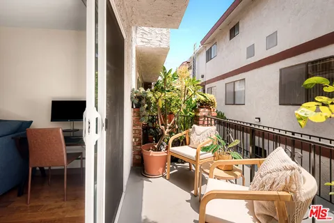 $1,149,000 | 2248 South Bentley Avenue, Unit 2, Los Angeles, CA 90064