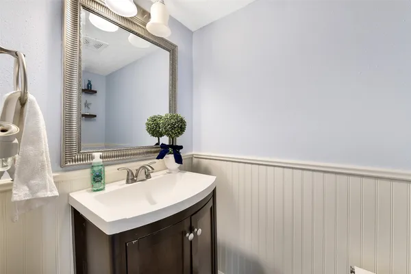 $220,000 | 4011 NASA Road 1, Unit 512, El Lago, TX 77586