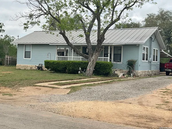 $199,995 | 110 Renfro Drive, Devine, TX 78016