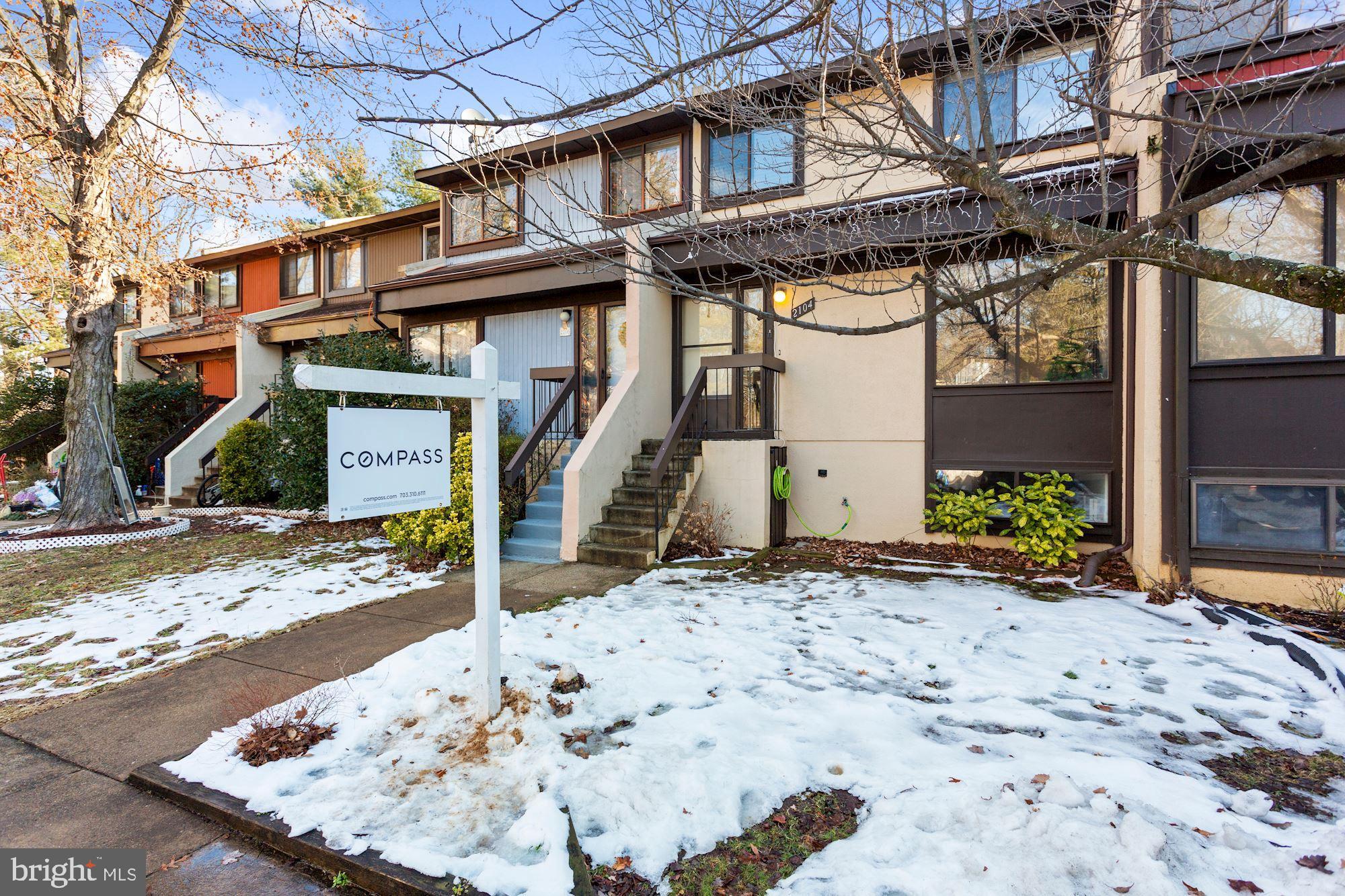 2104 Cartwright Place Reston, VA 20191 - Photo 3 of 33