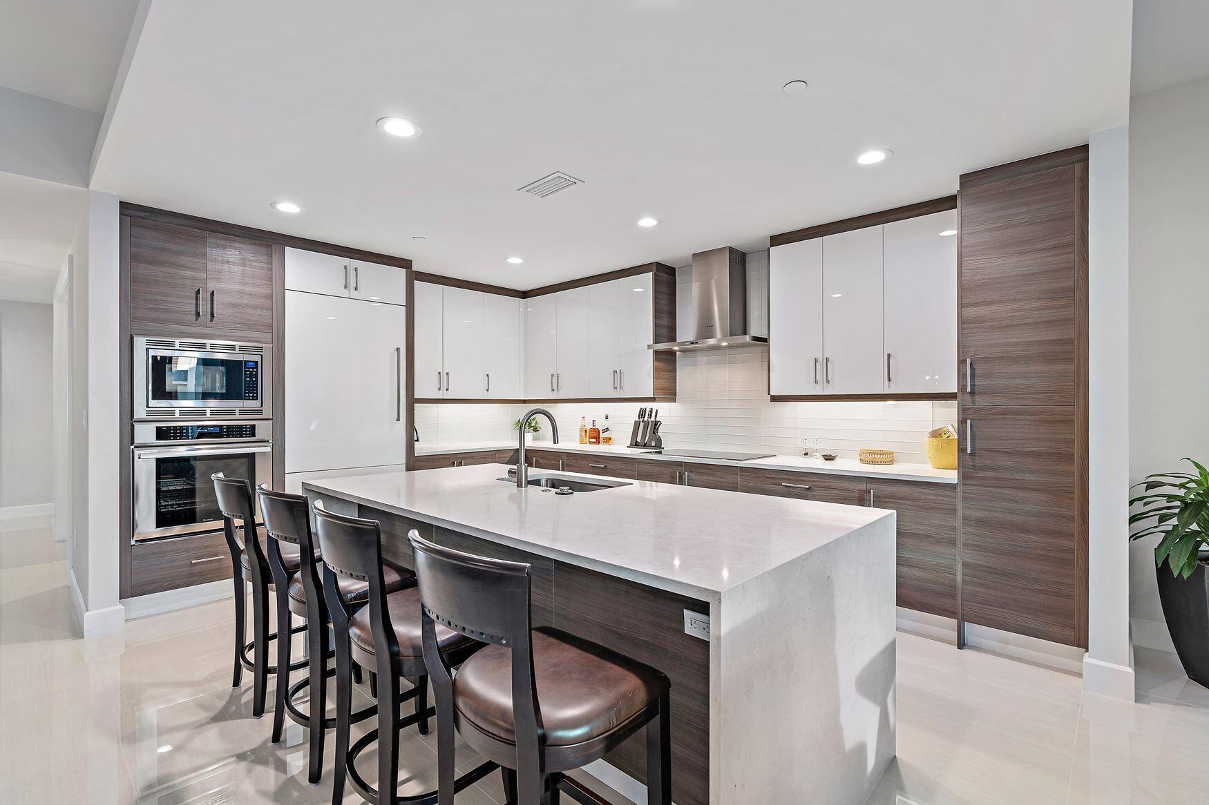 2720 Donald Ross Road, Unit 402 Palm Beach Gardens, FL 33410 - Photo 11 of 41 Island Kitchen