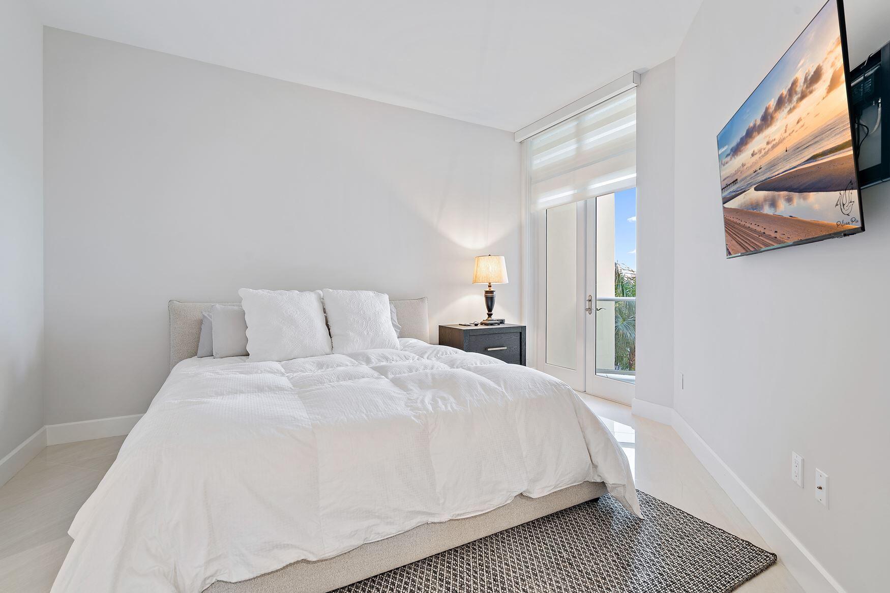 2720 Donald Ross Road, Unit 402 Palm Beach Gardens, FL 33410 - Photo 21 of 41 Guest Suite