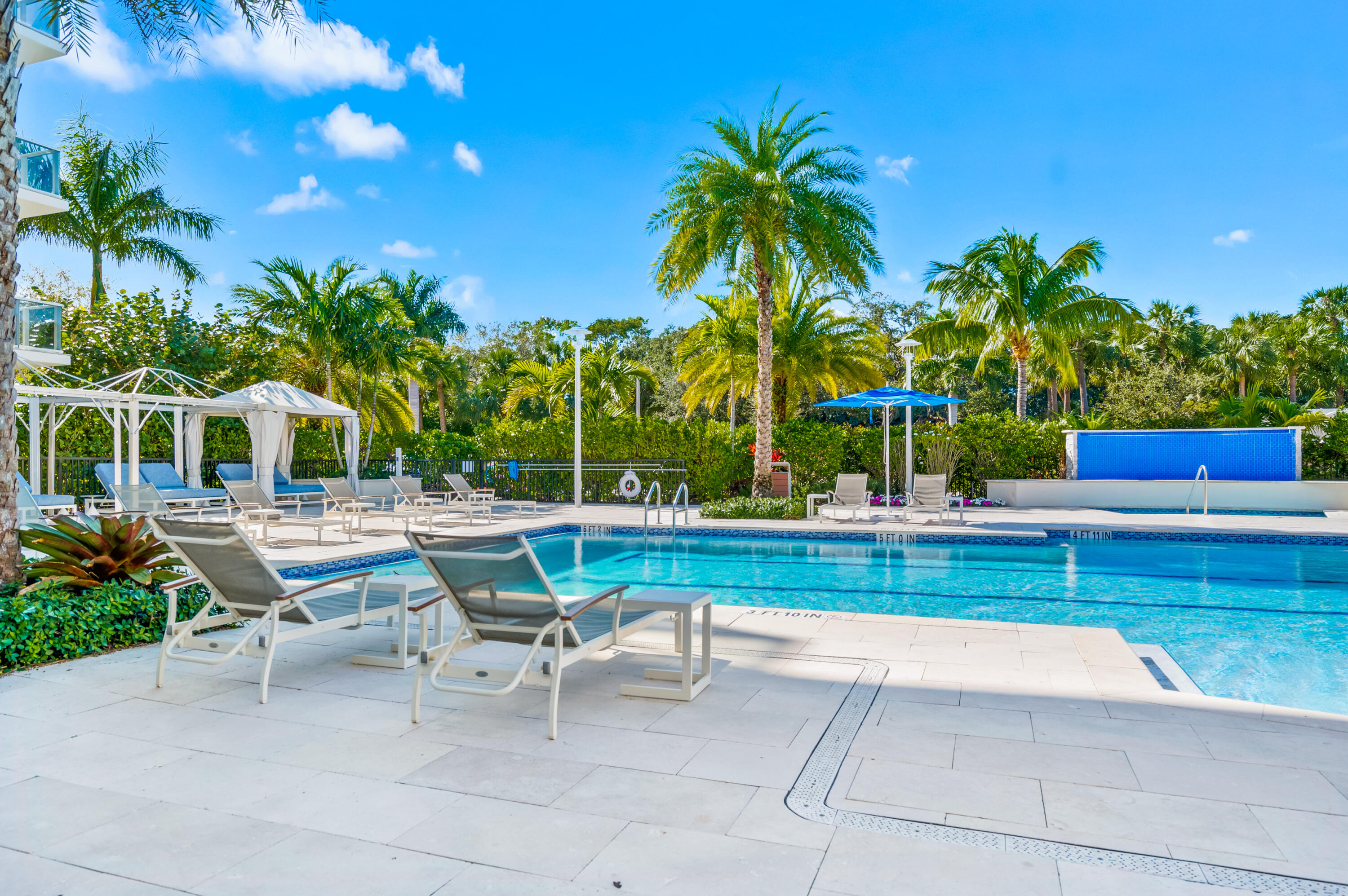 2720 Donald Ross Road, Unit 402 Palm Beach Gardens, FL 33410 - Photo 33 of 41 Pool & Cabanas