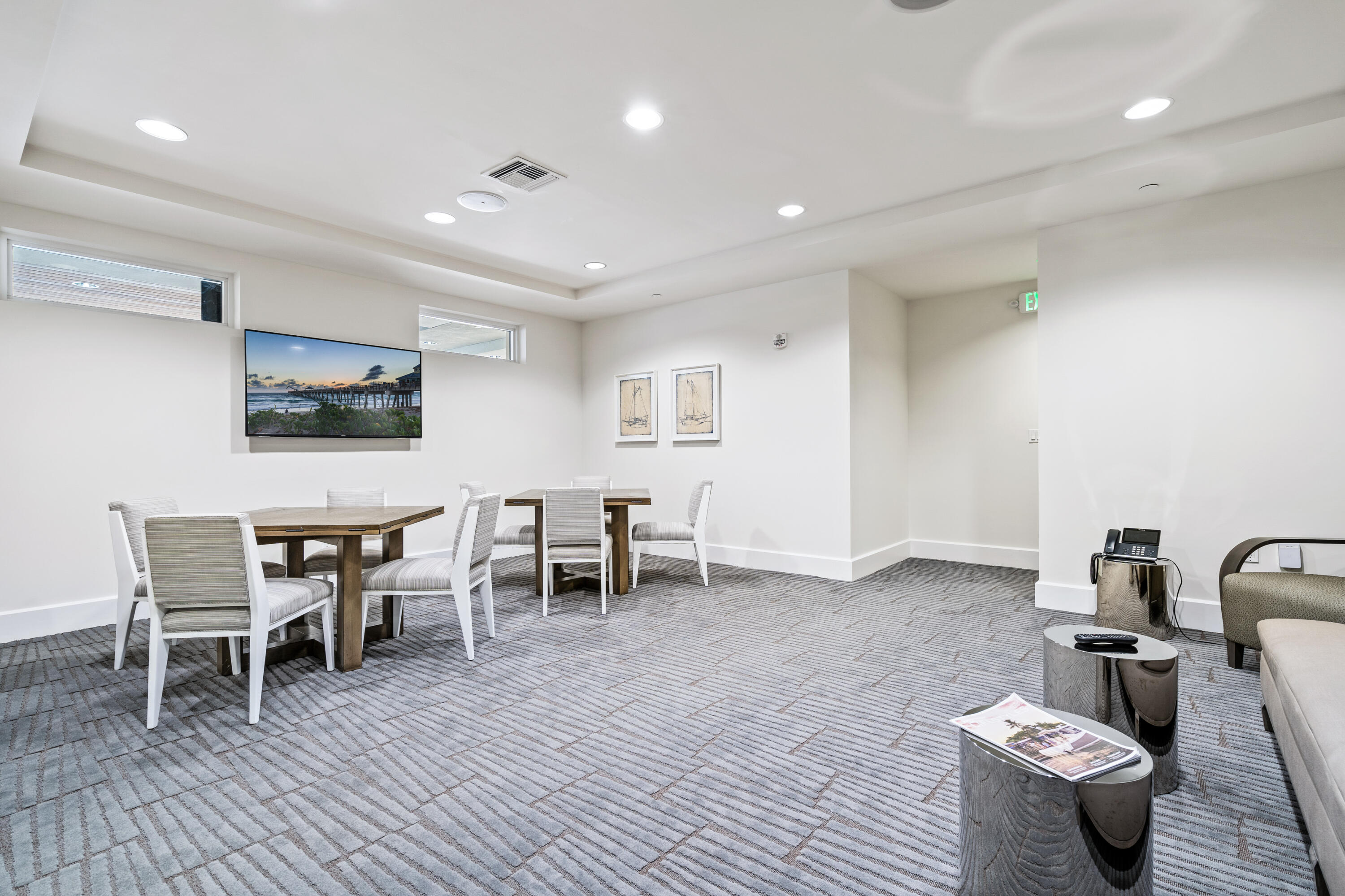 2720 Donald Ross Road, Unit 402 Palm Beach Gardens, FL 33410 - Photo 36 of 41 Lounge & Card room