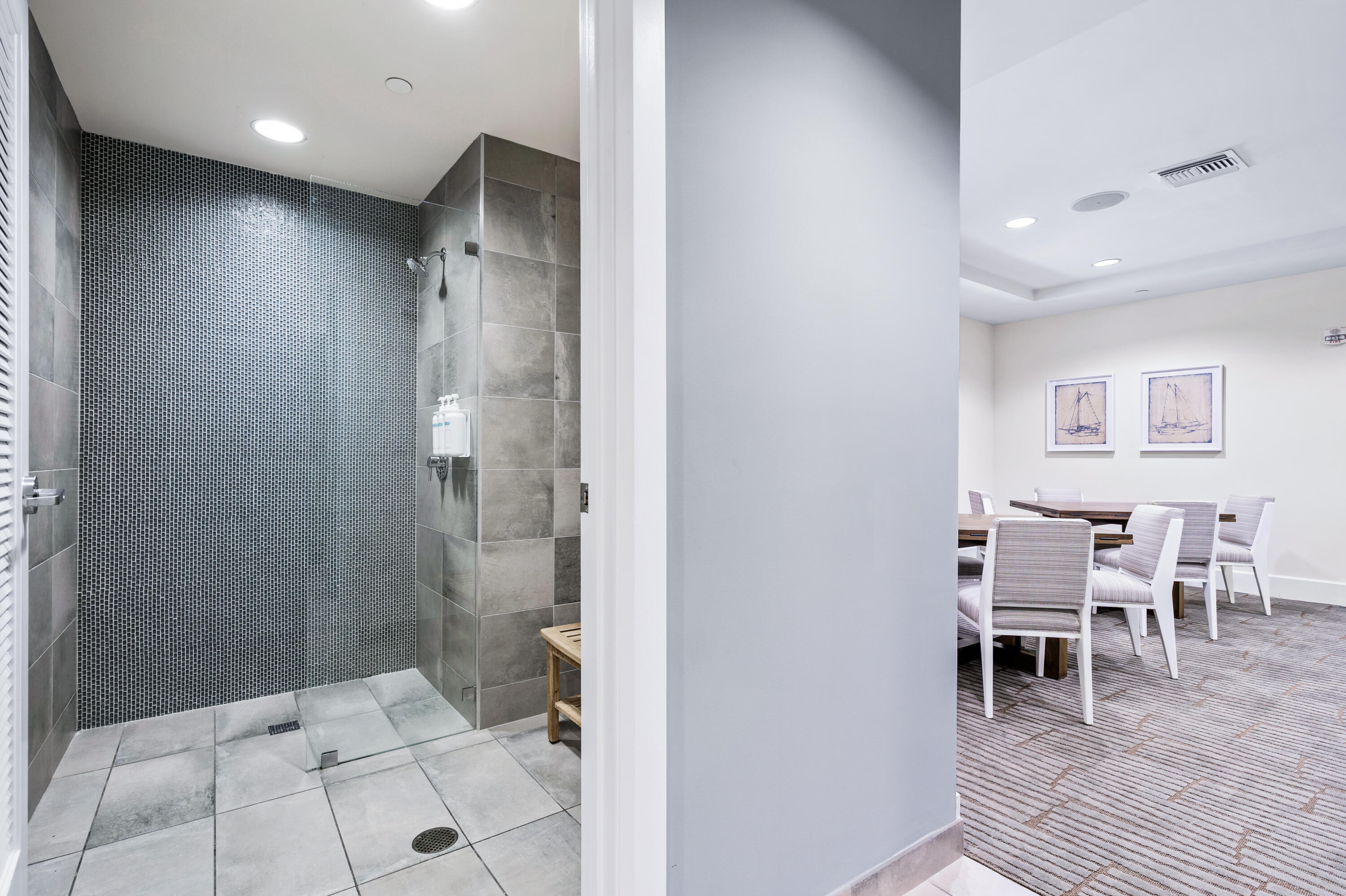 2720 Donald Ross Road, Unit 402 Palm Beach Gardens, FL 33410 - Photo 38 of 41 Showers