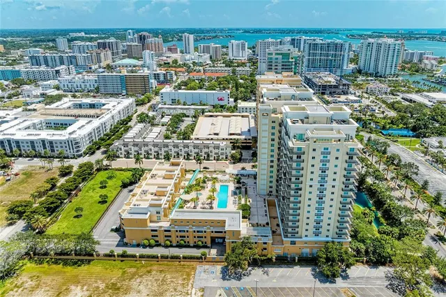 $629,000 | 800 North Tamiami Trail, Unit 1010, Sarasota, FL 34236