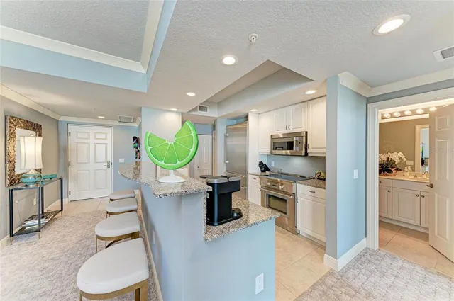 $629,000 | 800 North Tamiami Trail, Unit 1010, Sarasota, FL 34236