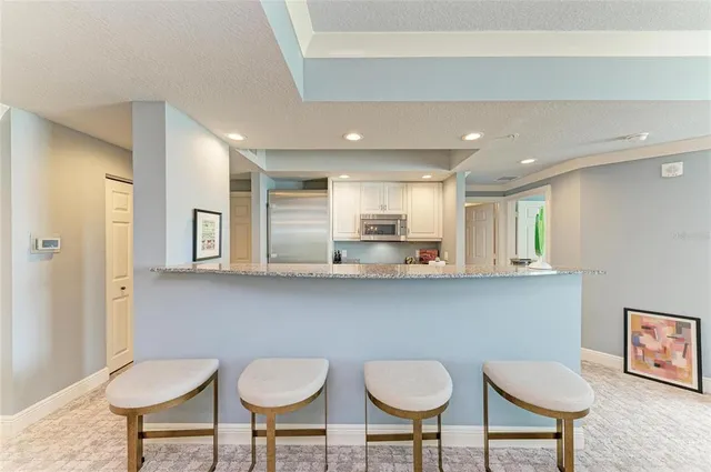 $629,000 | 800 North Tamiami Trail, Unit 1010, Sarasota, FL 34236