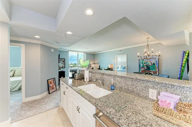 $629,000 | 800 North Tamiami Trail, Unit 1010, Sarasota, FL 34236