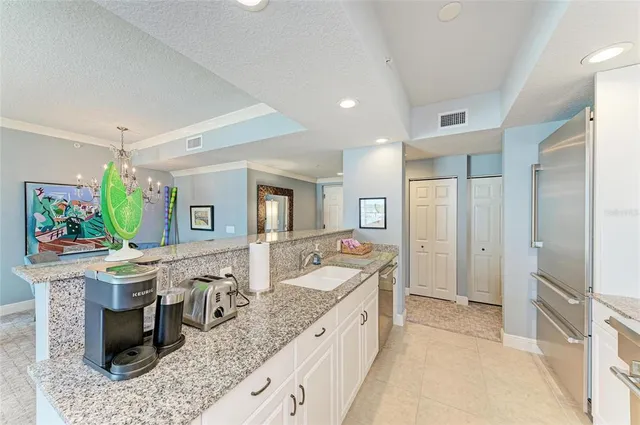 $629,000 | 800 North Tamiami Trail, Unit 1010, Sarasota, FL 34236