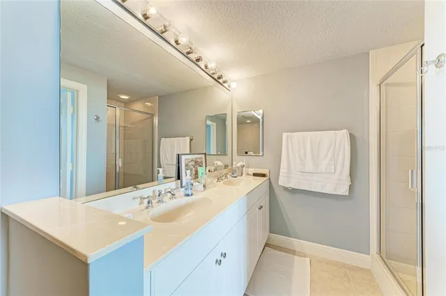 $629,000 | 800 North Tamiami Trail, Unit 1010, Sarasota, FL 34236