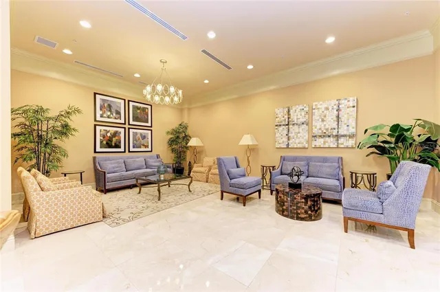 $629,000 | 800 North Tamiami Trail, Unit 1010, Sarasota, FL 34236