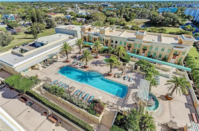$629,000 | 800 North Tamiami Trail, Unit 1010, Sarasota, FL 34236