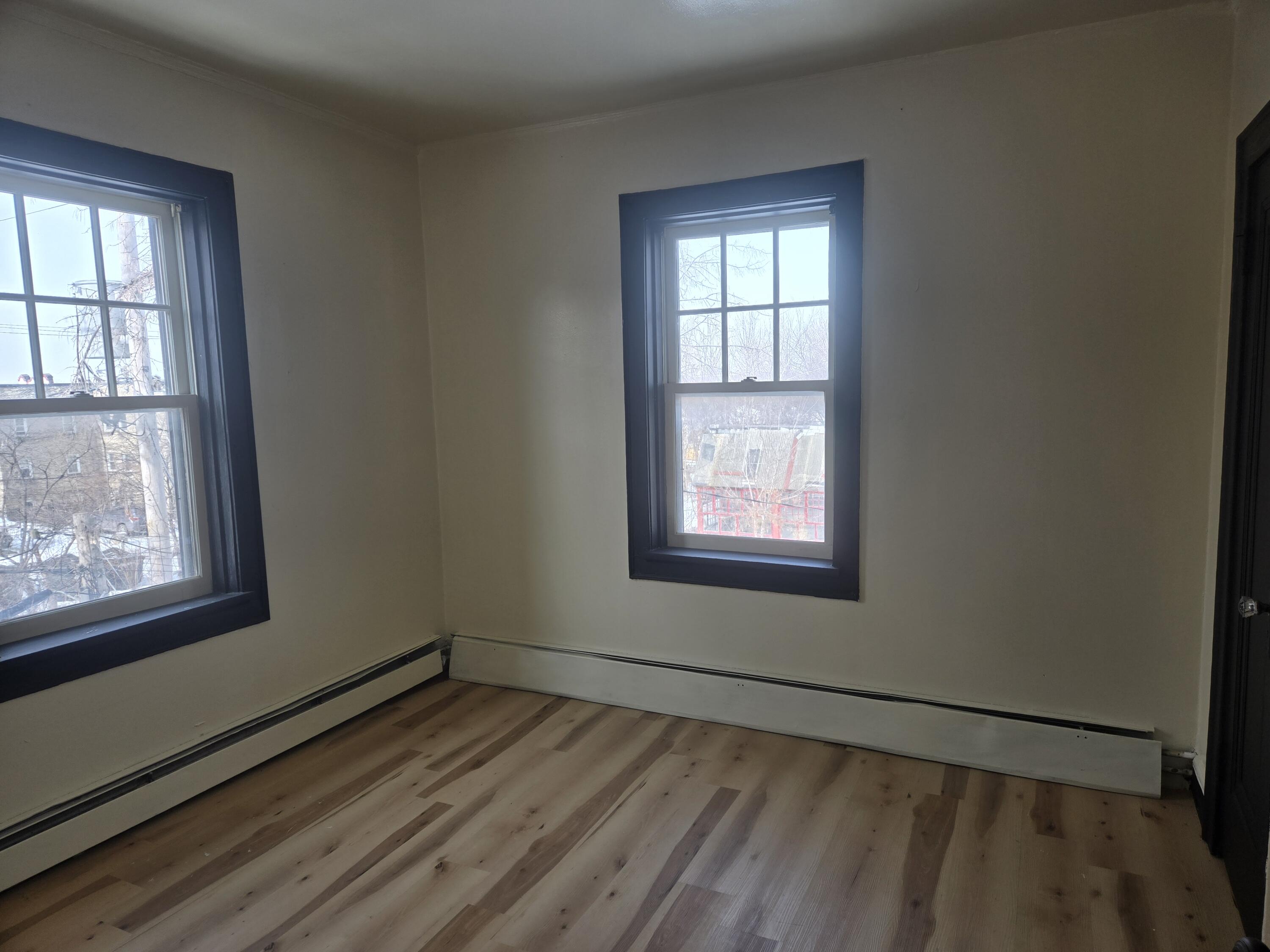 915 North 24th Street Milwaukee, WI 53233 - Photo 7 of 37 915 N 24th St