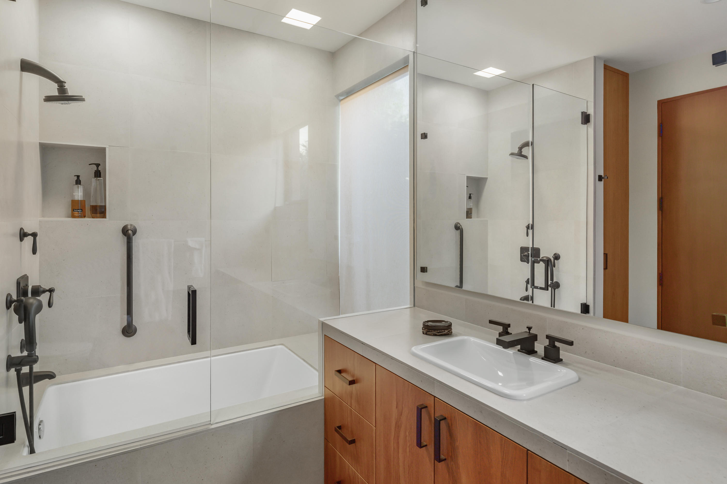 37801 Thompson Road Rancho Mirage, CA 92270 - Photo 25 of 31 a bathroom with a tub sink and mirror