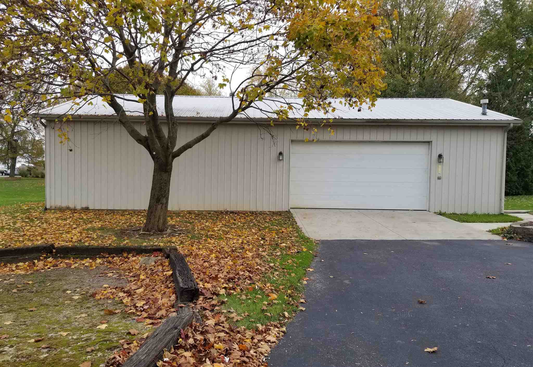 9219 Lower Huntington Road Fort Wayne, IN 46809 - Photo 4 of 36