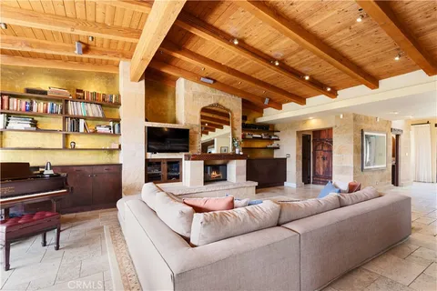 $4,695,000 | 27409 Pacific Coast Highway, Malibu, CA 90265