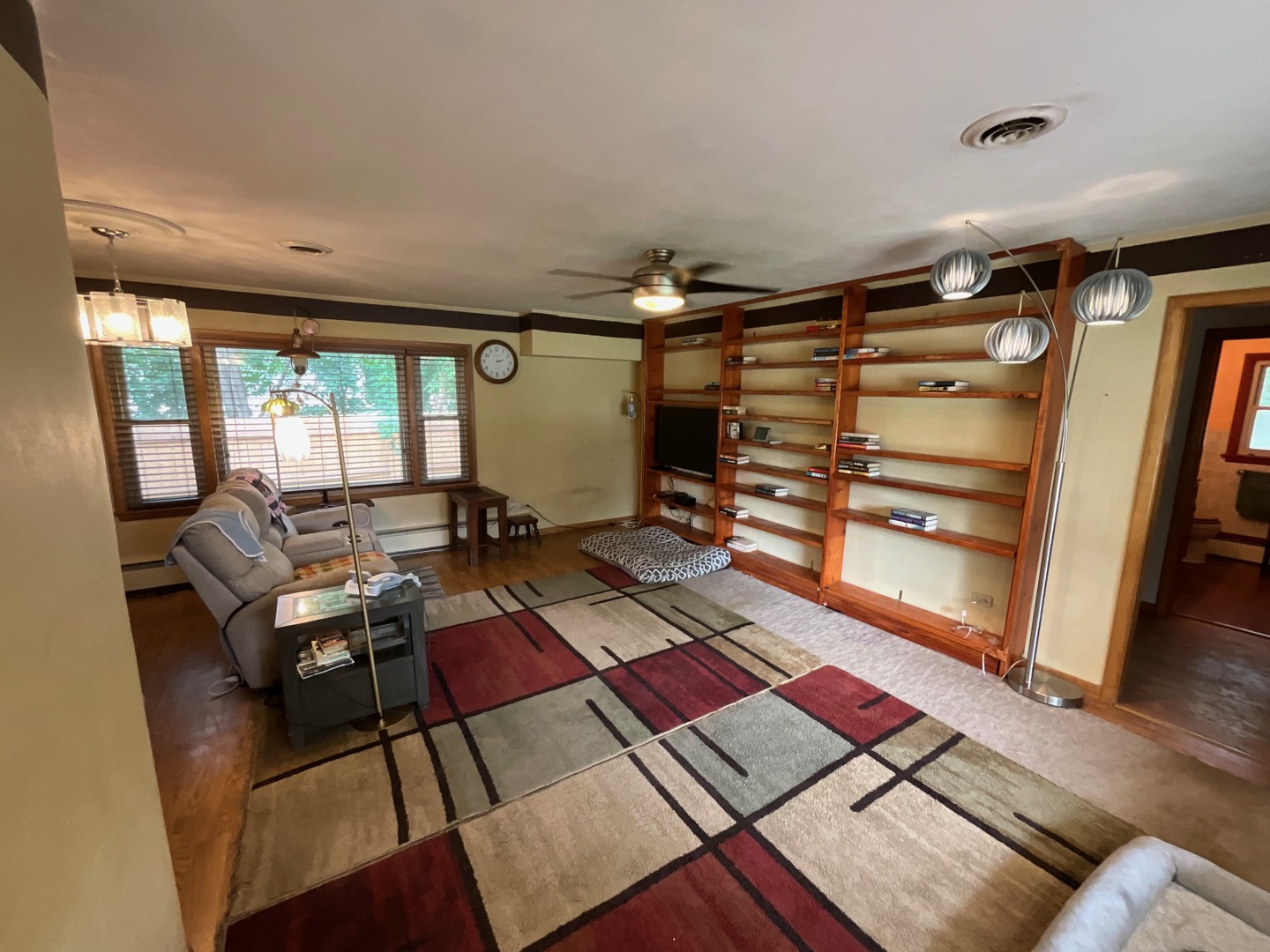 852 Carr Street Elgin, IL 60123 - Photo 2 of 30