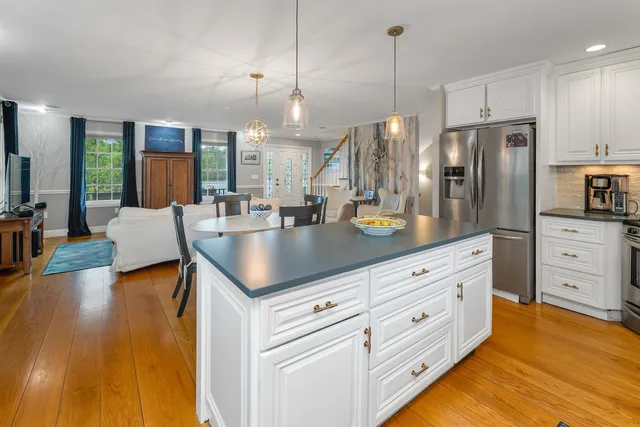 $625,000 | 92 Shadow Lake Road, Salem, NH 03079