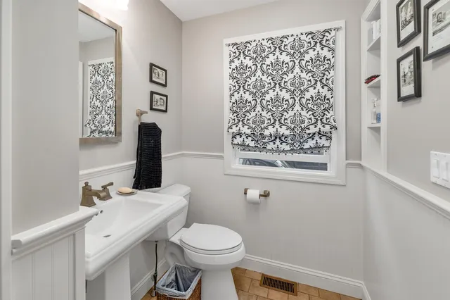 $625,000 | 92 Shadow Lake Road, Salem, NH 03079