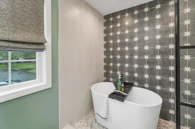 $625,000 | 92 Shadow Lake Road, Salem, NH 03079