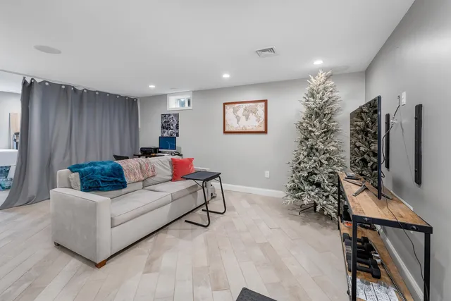 $625,000 | 92 Shadow Lake Road, Salem, NH 03079