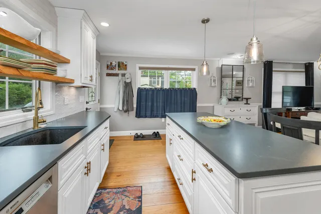 $625,000 | 92 Shadow Lake Road, Salem, NH 03079