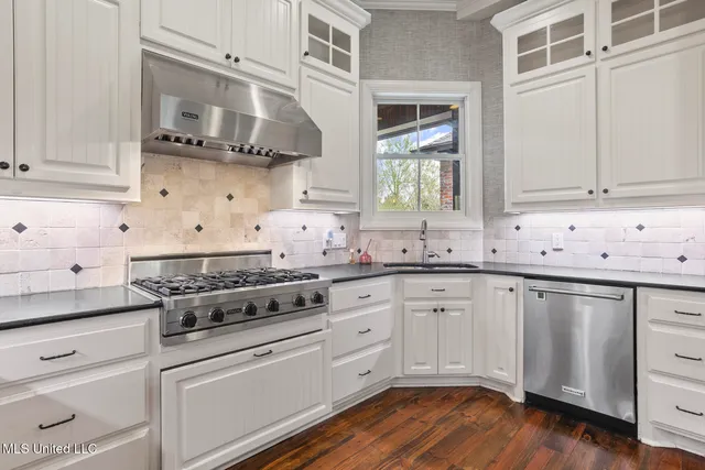 $849,000 | 128 Summer Lake Drive, Ridgeland, MS 39157