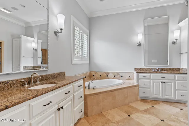 $879,000 | 128 Summer Lake Drive, Ridgeland, MS 39157