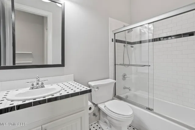 $879,000 | 128 Summer Lake Drive, Ridgeland, MS 39157