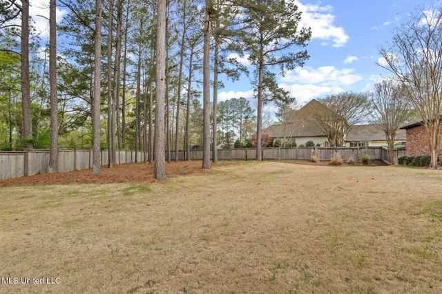 $879,000 | 128 Summer Lake Drive, Ridgeland, MS 39157