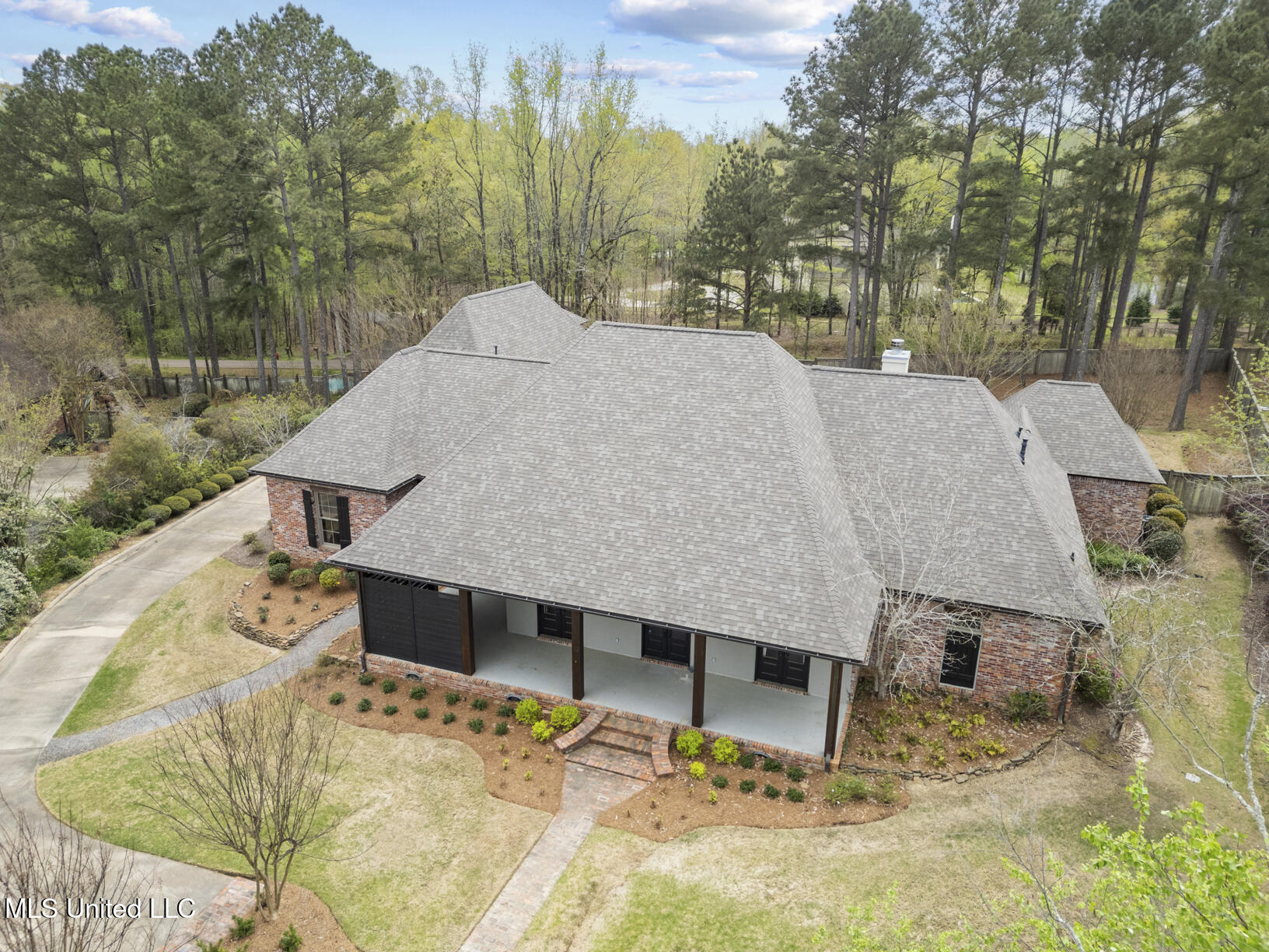 128 Summer Lake Drive Ridgeland, MS 39157 - Photo 5 of 38 128 Summerlake drone-3