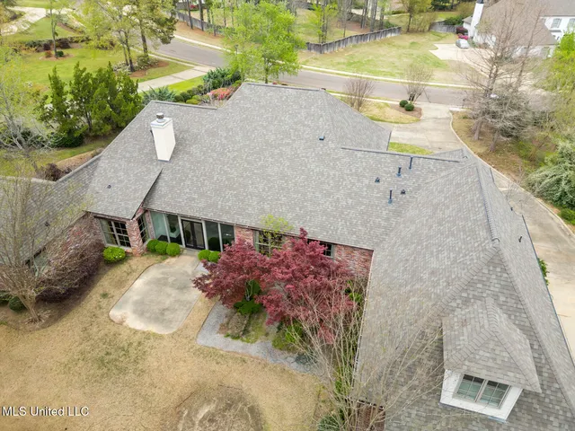 $879,000 | 128 Summer Lake Drive, Ridgeland, MS 39157